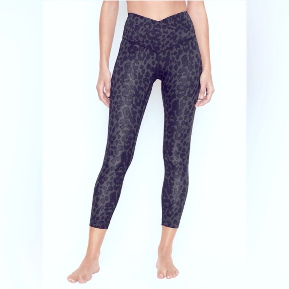 NWOT 7/8 crossover essential legging